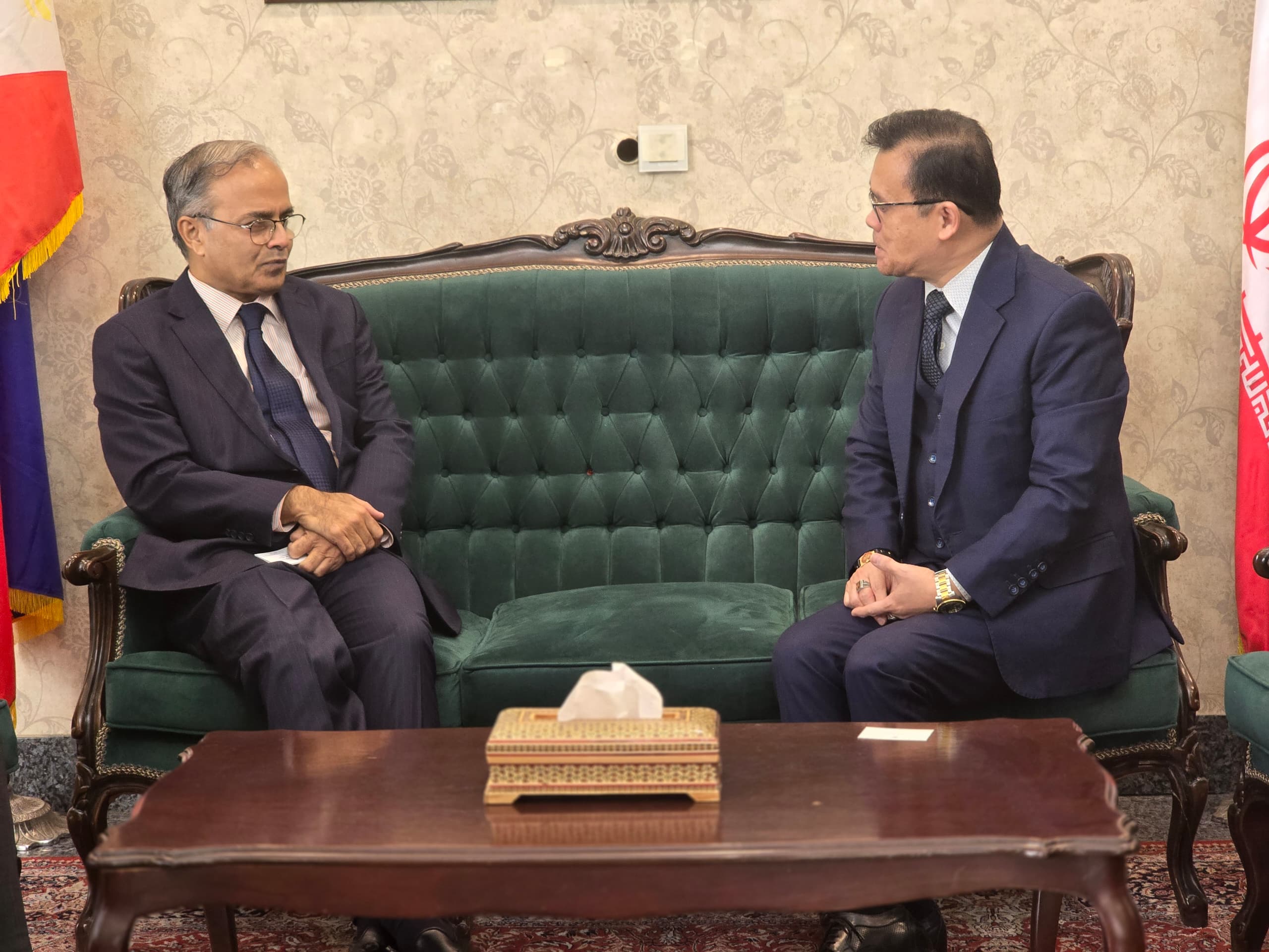 ECO Secretary General Meets with Ambassador of Philippines